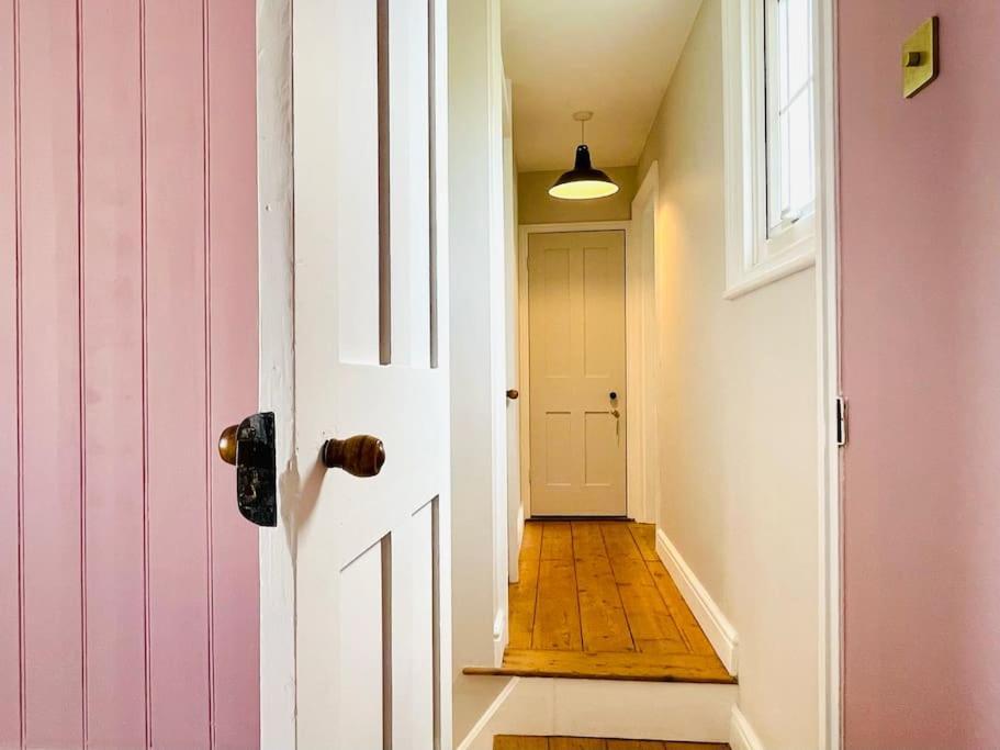 Northdene Cottage - Cosy Old Fisherman'S Cottage Two Mins From Sea - Free Parking - Wood Burning Stove - Roll Top Bath - Dog Friendly เดล ภายนอก รูปภาพ