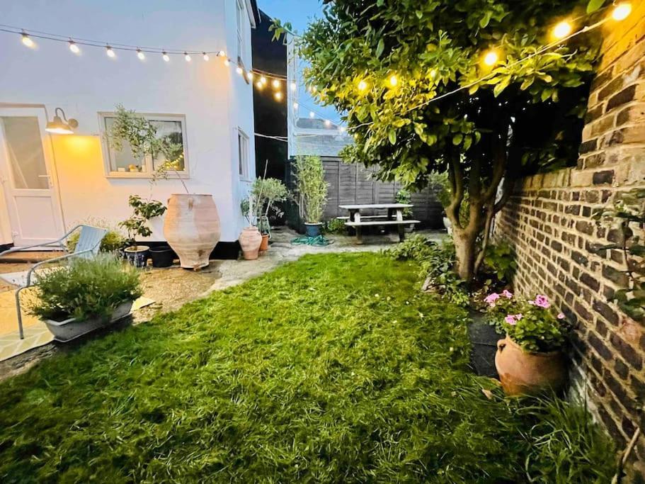 Northdene Cottage - Cosy Old Fisherman'S Cottage Two Mins From Sea - Free Parking - Wood Burning Stove - Roll Top Bath - Dog Friendly เดล ภายนอก รูปภาพ