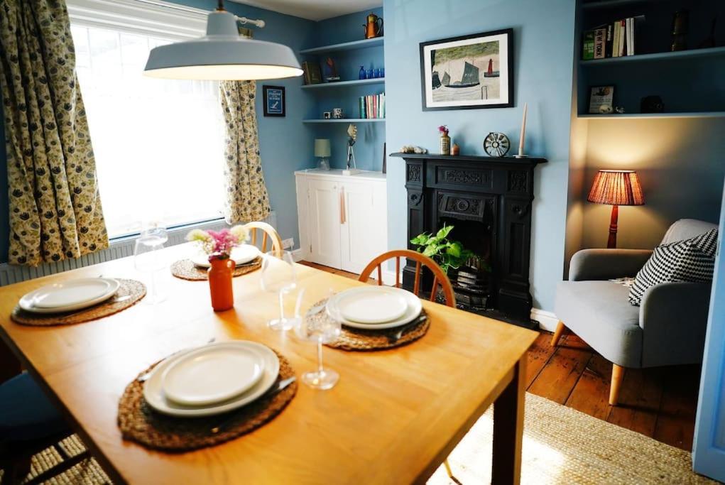 Northdene Cottage - Cosy Old Fisherman'S Cottage Two Mins From Sea - Free Parking - Wood Burning Stove - Roll Top Bath - Dog Friendly เดล ภายนอก รูปภาพ